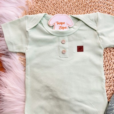 Conj. Body Manga Curta e Bermuda Folhagem Dino - Verde Menta